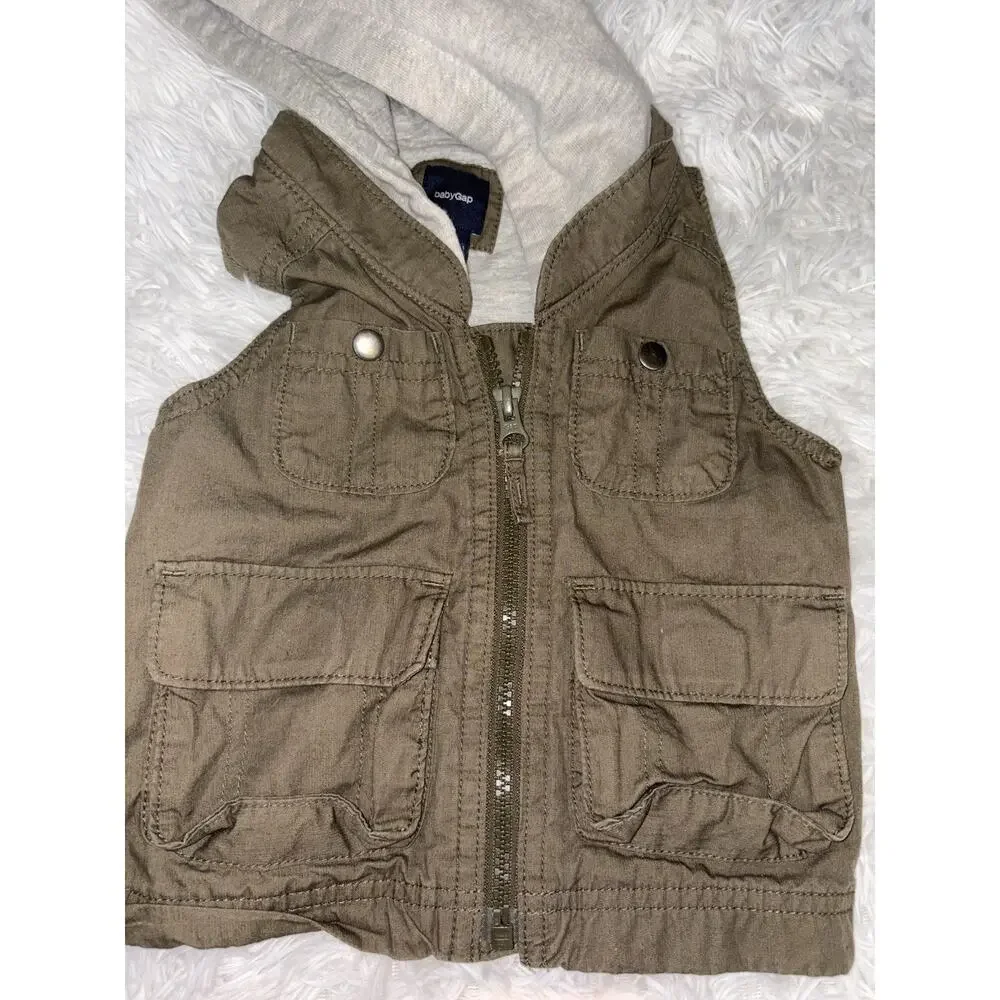 Baby Gap Sz. 18/24 Mo. Soft Hooded Cargo Pocket Vest. Cute, Comfortable